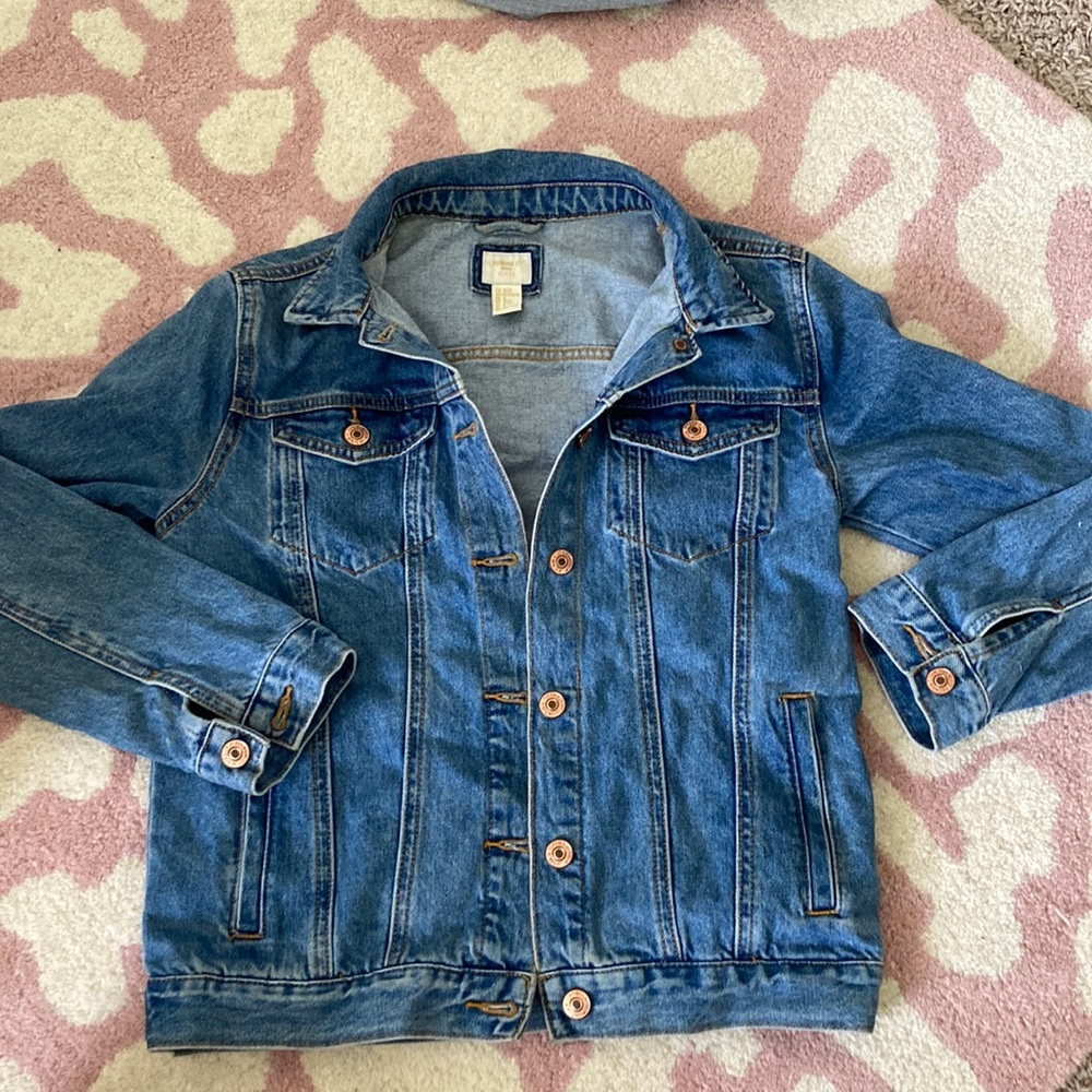 Forever 21 Jean jacket! Not stains or rips! Doesn’t fit anymore!!